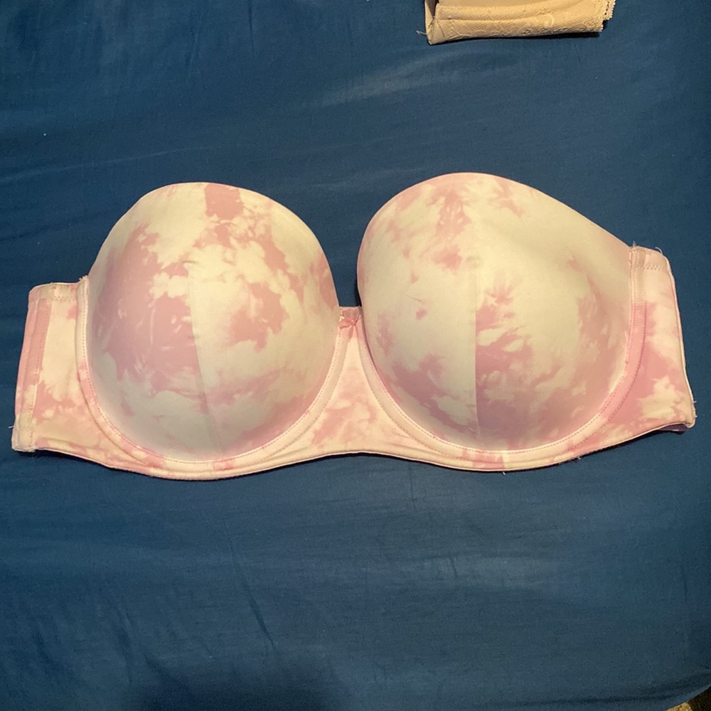 42D gently used torrid underwire bra. Smoke free home.